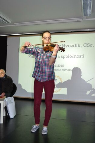 Harmónia súvislostí v. roč. vzdelávacieho cyklu s renomovanými osobnosťami slovenska doc. phdr. stanislav hvozdík, csc. - DSC_0696