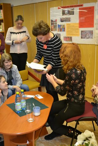 Beseda so súčasnou slovenskou autorkou pre deti a mládež zuzanou šulajovou. - DSC_0267