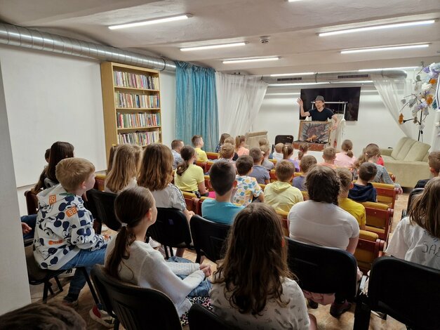 Peter Gärtner - marionetová dobrodružná komédia o čertovi Kolofónovi pre žiakov I. stupňa 5. ZŠ v priestoroch Považskej knižnice V.