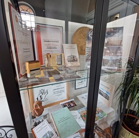 Výstava k 100. výročiu založenia považskej knižnice v považskej bystrici - 20251105_103426