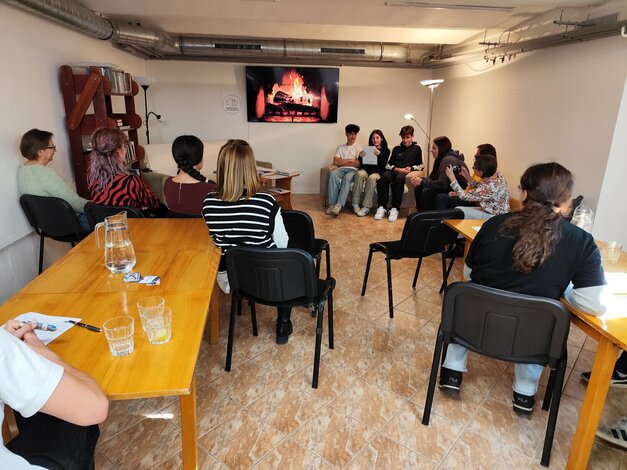 Knižnica-druhý domov pre knihomoľov: nábytková revitalizácia spoločenskej miestnosti vďaka podpore fondu na podporu umenia - IMG_20241105_104249