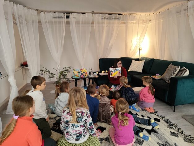 Knižnica-druhý domov pre knihomoľov: nábytková revitalizácia spoločenskej miestnosti vďaka podpore fondu na podporu umenia - IMG_20251128_094230