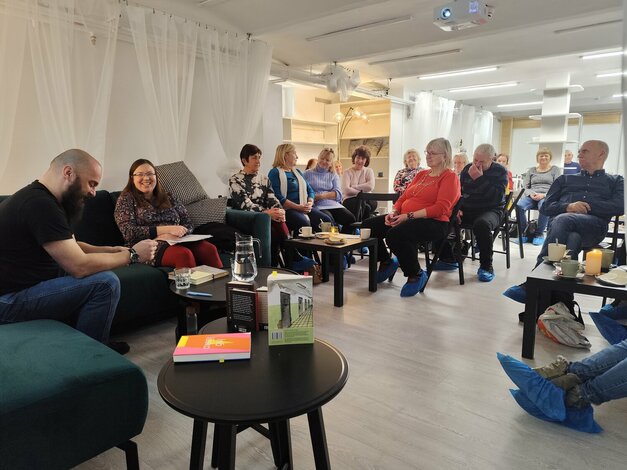 Knižnica-druhý domov pre knihomoľov: nábytková revitalizácia spoločenskej miestnosti vďaka podpore fondu na podporu umenia - IMG_20251201_111956