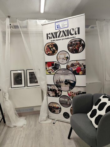 Knižnica-druhý domov pre knihomoľov: nábytková revitalizácia spoločenskej miestnosti vďaka podpore fondu na podporu umenia - IMG_20260305_083644