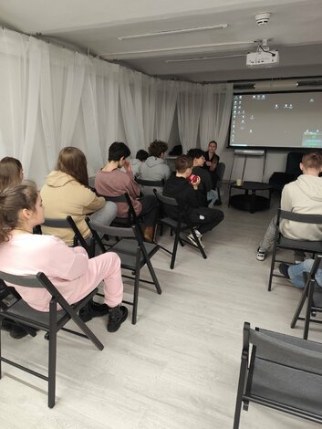 Npor. mgr. zuzana zlatošová - prevencia šikany, kyberšikany a trestno-právna zodpovednosť - Img 20260216 100555