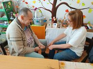 Návštevy zariadení sociálnych služieb - pletenie veľkonočných korbáčov