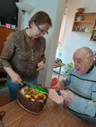 Návštevy zariadení sociálnych služieb - pletenie veľkonočných korbáčov 1