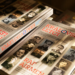 1. Obálka knihy Kráľovskí letci